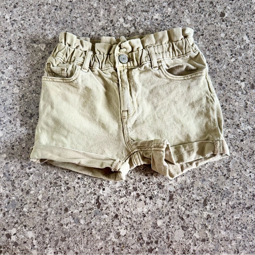 GAP l Girl’s Beige Elastic Waist l Paper Bag Shorts l Size: 4